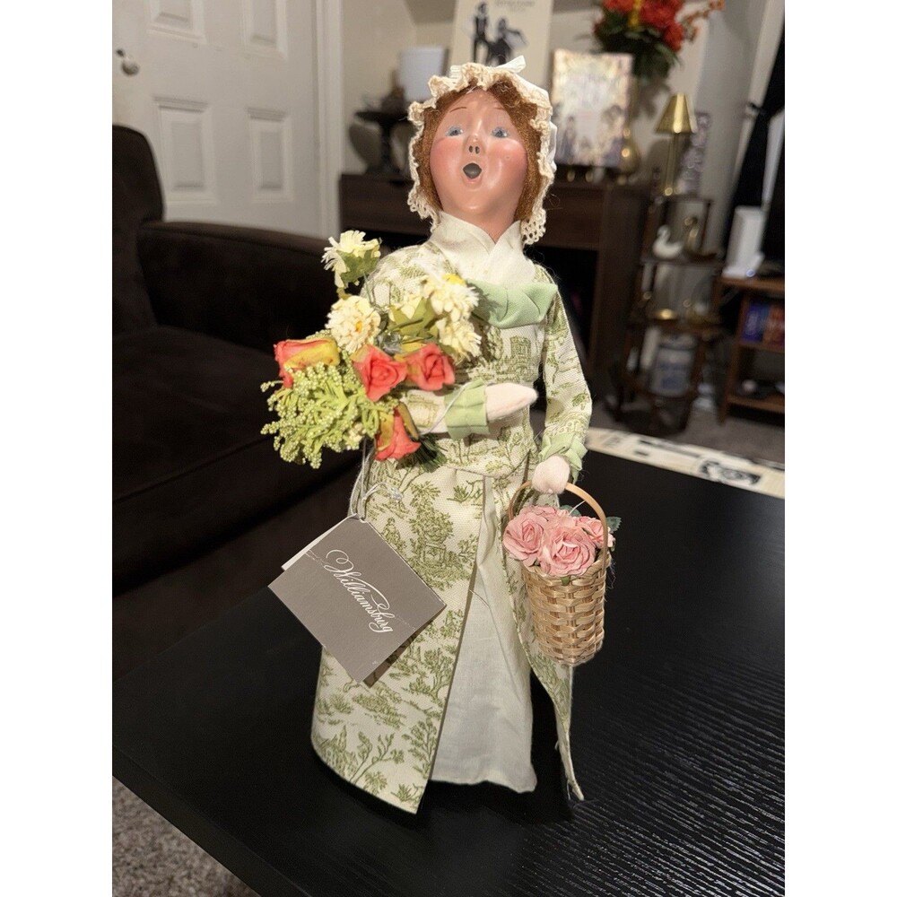 Byers’ Choice Ltd. Colonial Williamsburg “Colonial Spring Woman” 2011